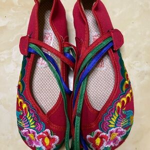 🌹This is new Embroidered Red Flats with Multicolor Laces🌹